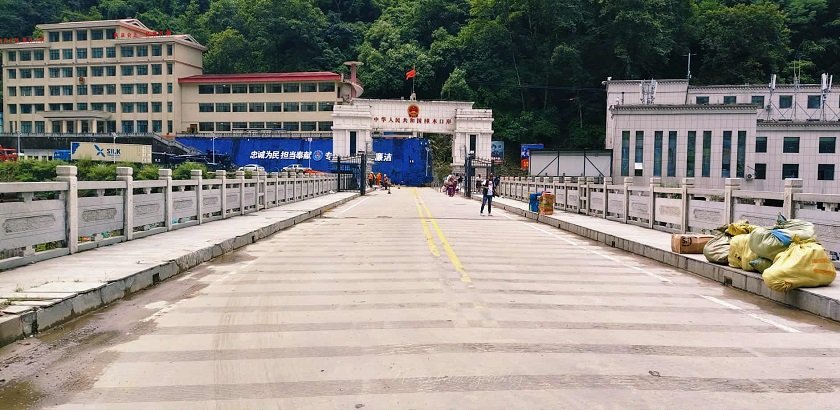 चार दिनदेखि बन्द छ तातोपानी नाका