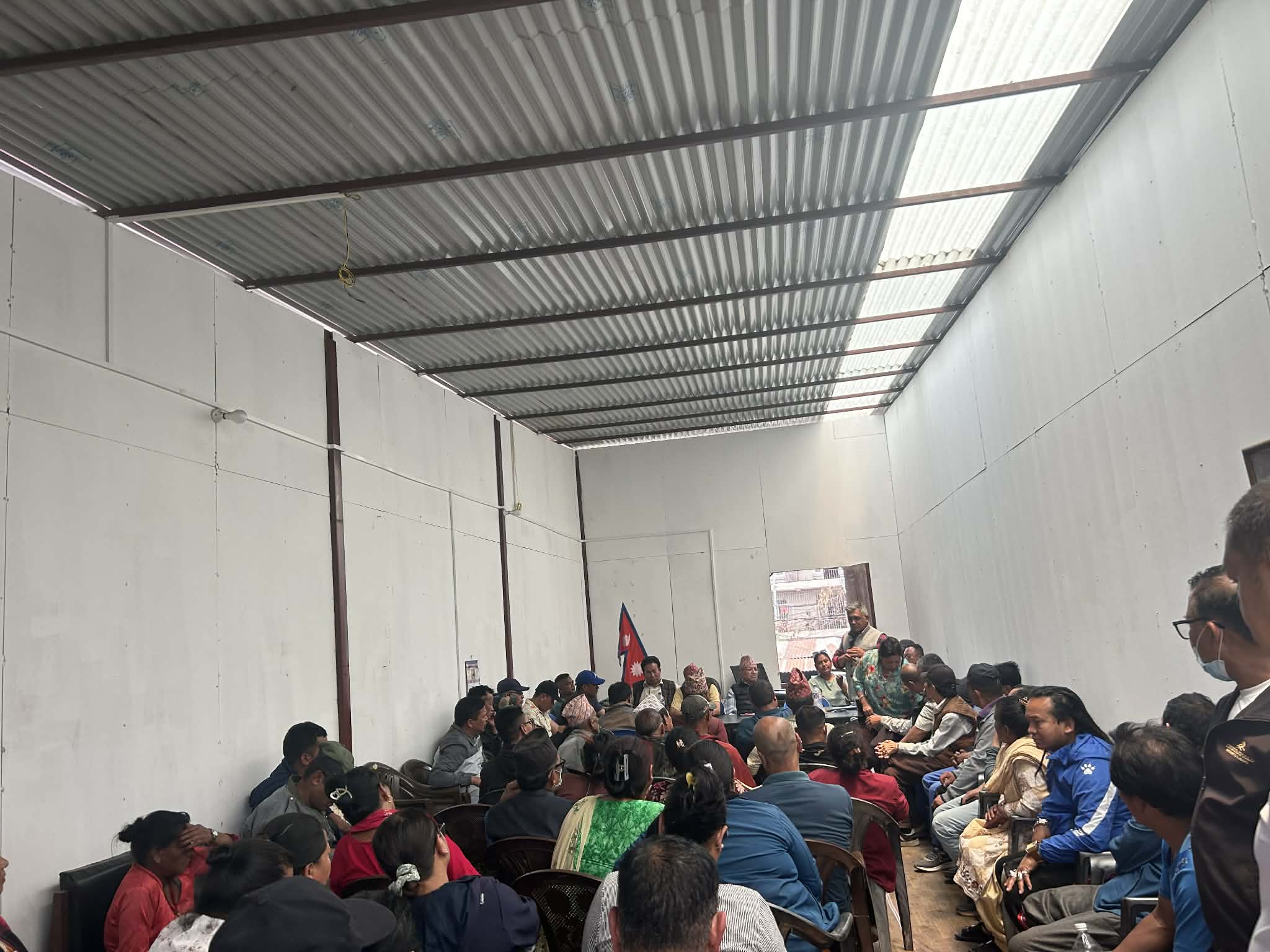 विना विकल्प घर टहरा भत्काउन आए सुकुम्बासी तथा अव्यवस्थित बासीले कडा प्रतिरोध गर्ने