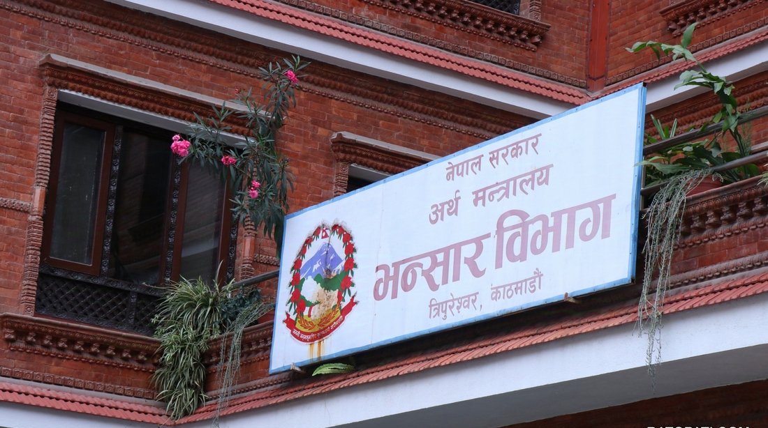 वैदेशिक व्यापारमा नयाँ रेकर्ड, तर व्यापार घाटा झण्डै १८ खर्ब
