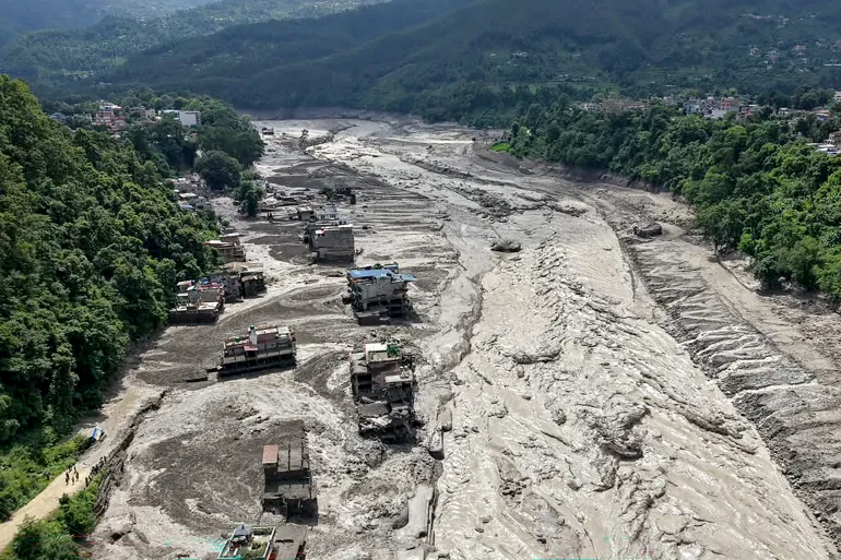 विनाशकारी बाढीः मृतकको सङ्ख्या २७० पुग्यो